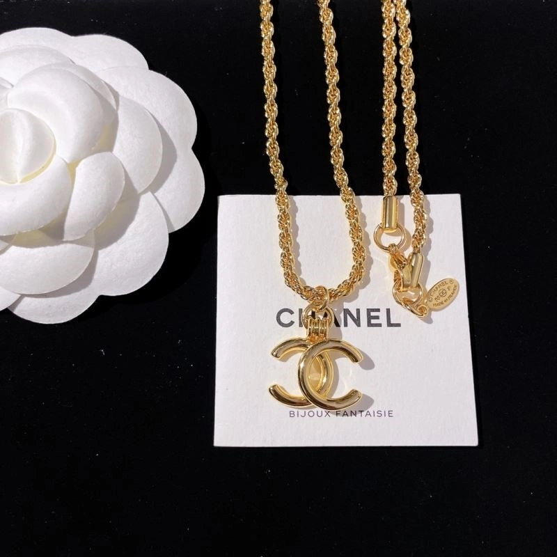 Snug Chanel Necklaces 222290