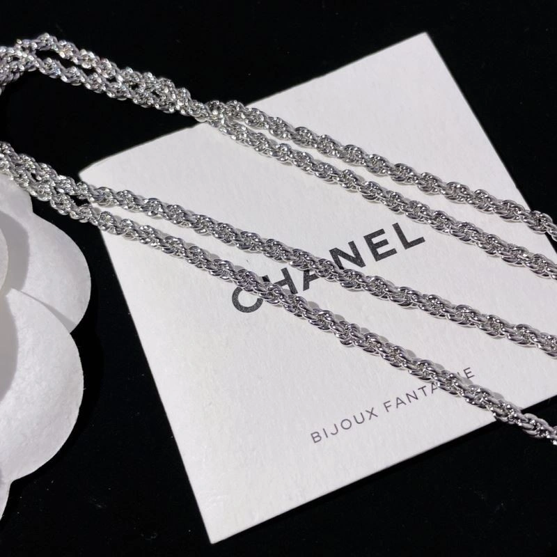 Snug Chanel Necklaces 222290