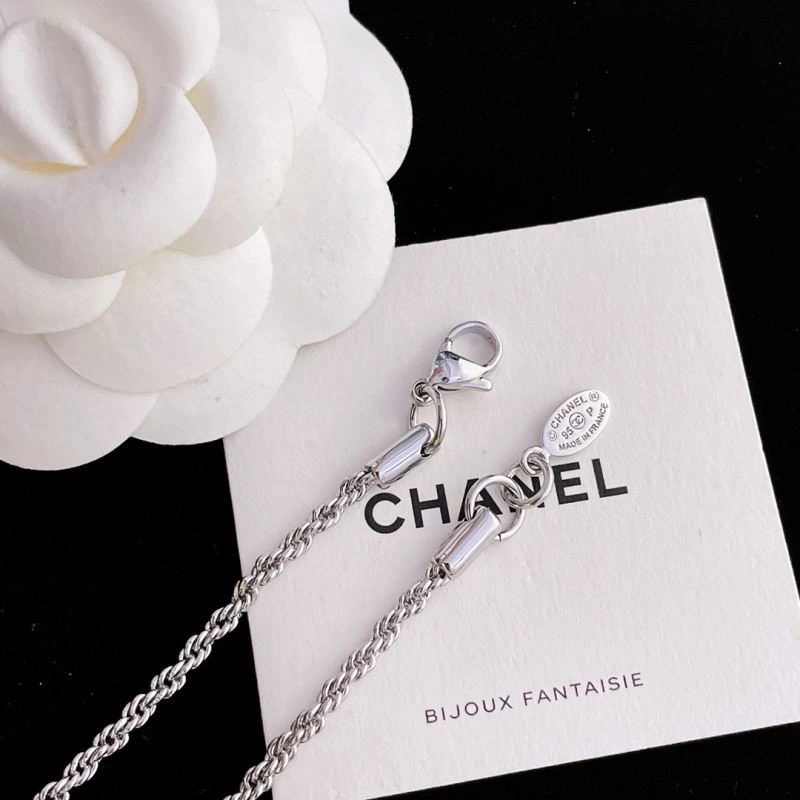 Snug Chanel Necklaces 222290