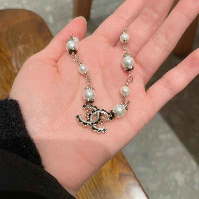 Resilient Chanel Necklaces 222275