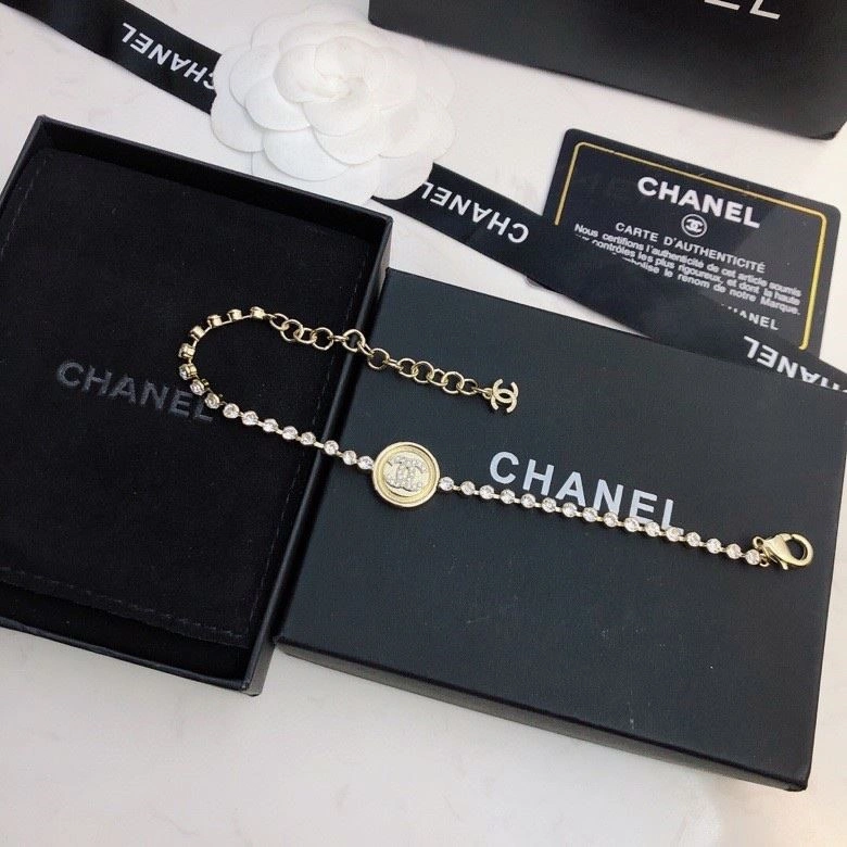 Trendsetting Chanel Necklaces 222244