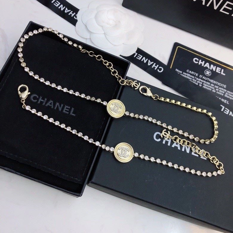 Trendsetting Chanel Necklaces 222244