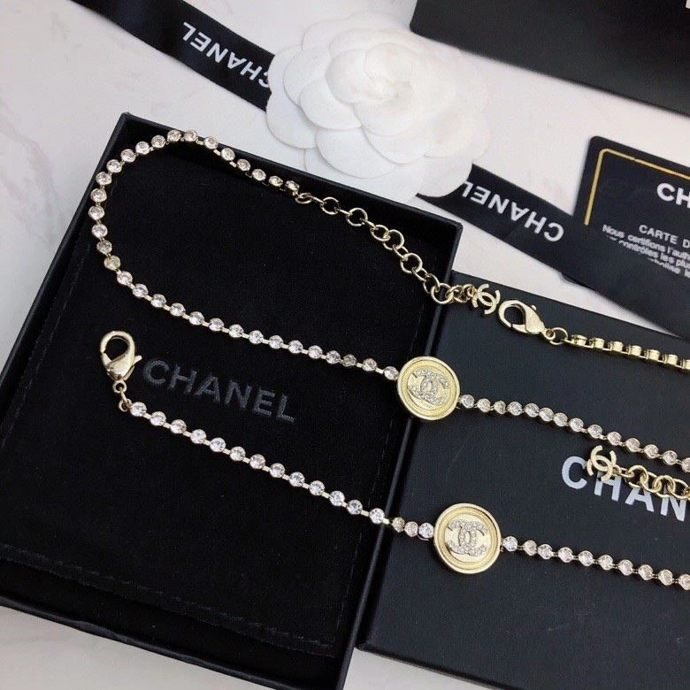 Trendsetting Chanel Necklaces 222244