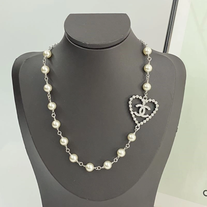Chanel Necklaces Sleek 222235