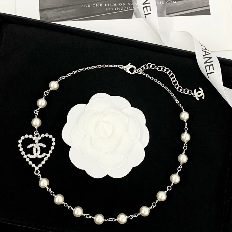 Chanel Necklaces Sleek 222235