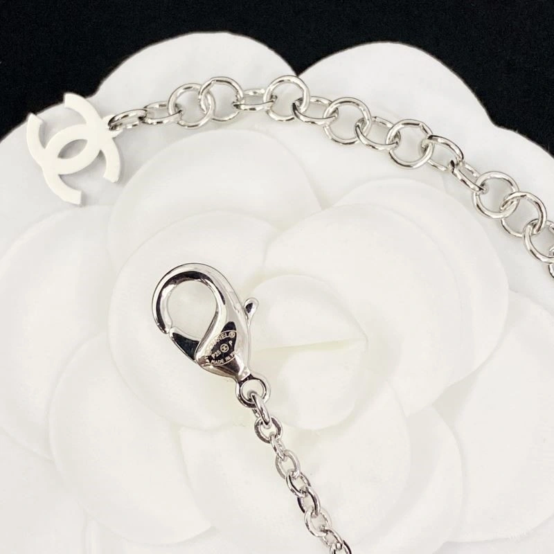 Chanel Necklaces Sleek 222235