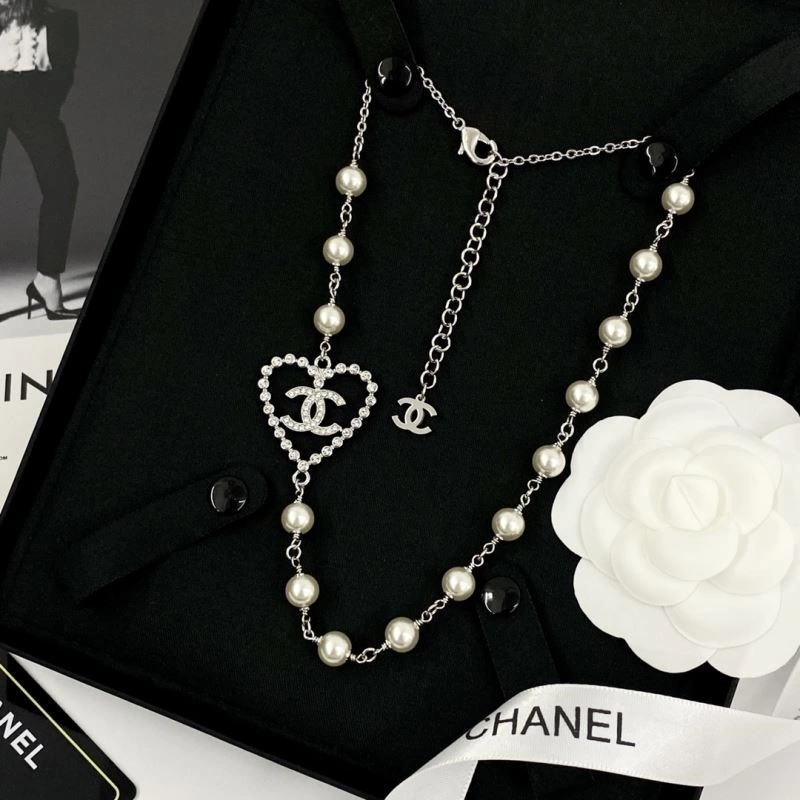 Chanel Necklaces Sleek 222235