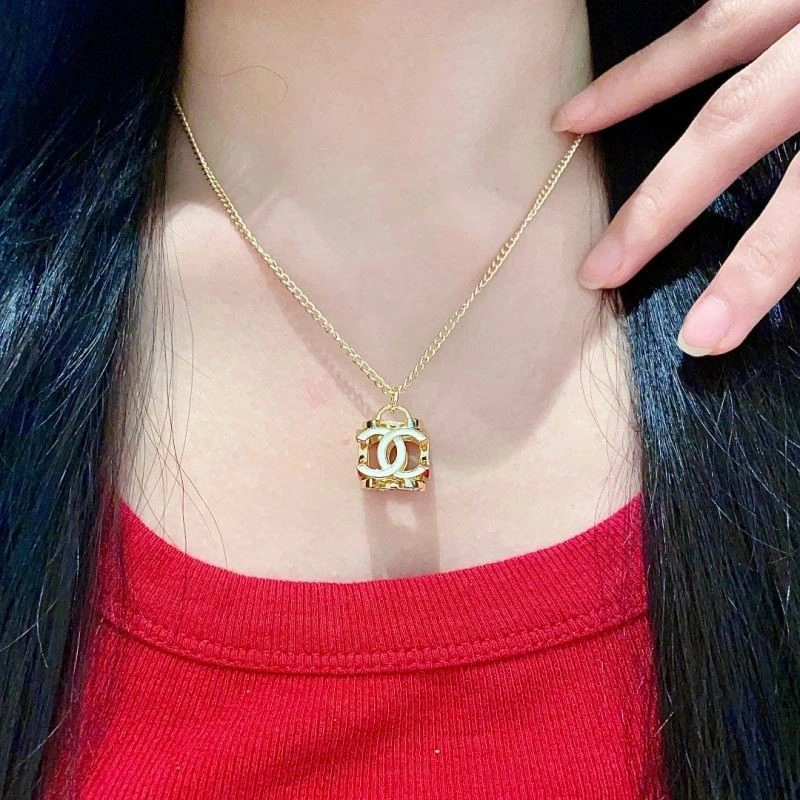 Casual Chanel Necklaces 222203