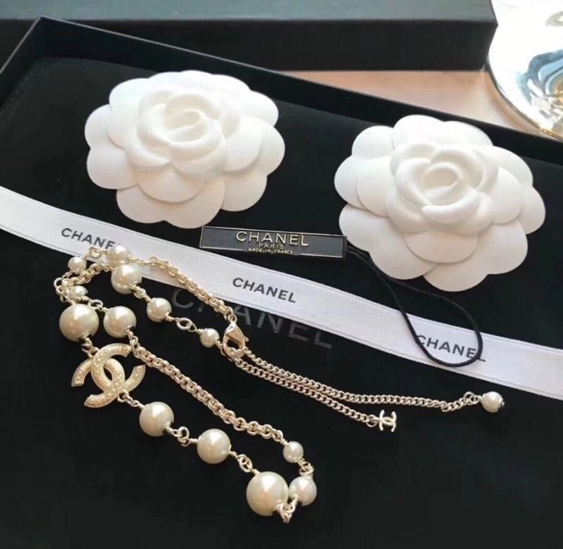 Contemporary Chanel Necklaces 222140
