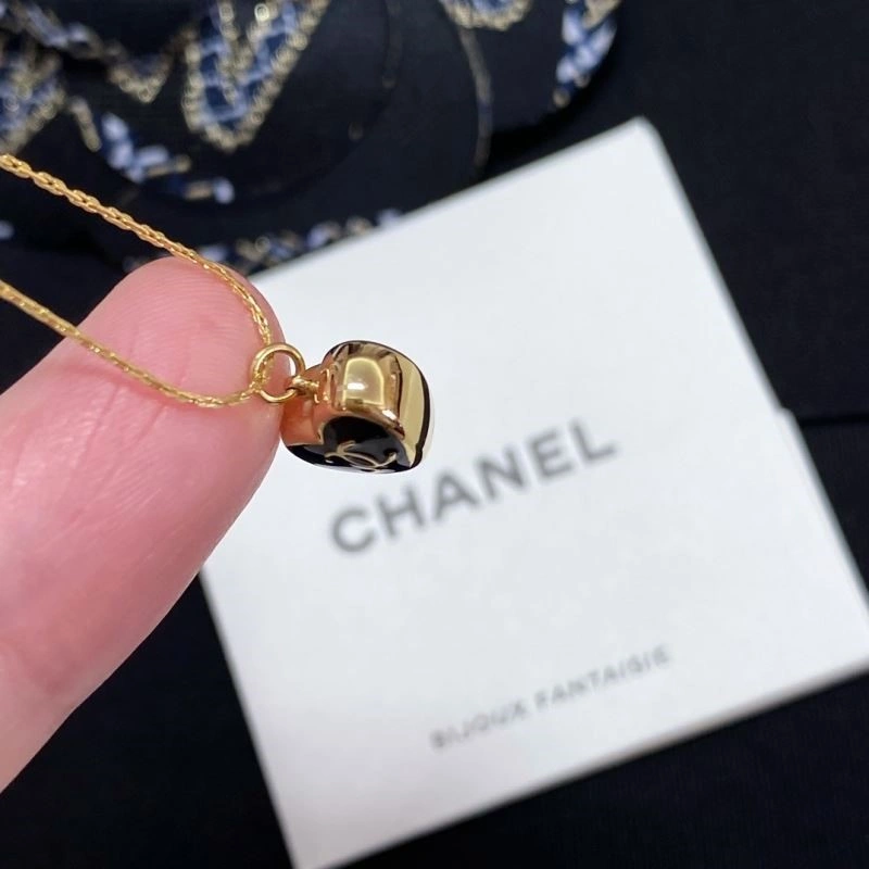 Minimalist Chanel Necklaces 222144