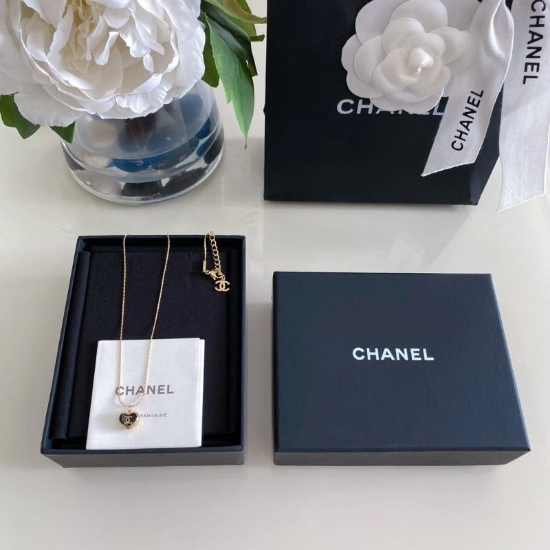 Minimalist Chanel Necklaces 222144