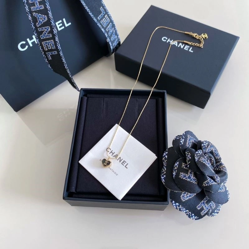 Minimalist Chanel Necklaces 222144