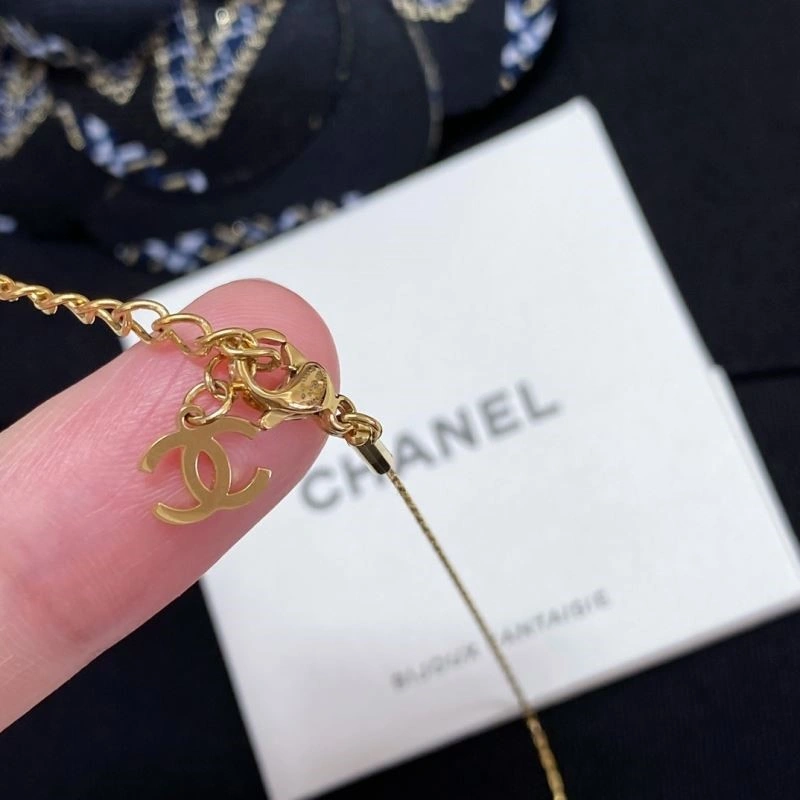 Minimalist Chanel Necklaces 222144