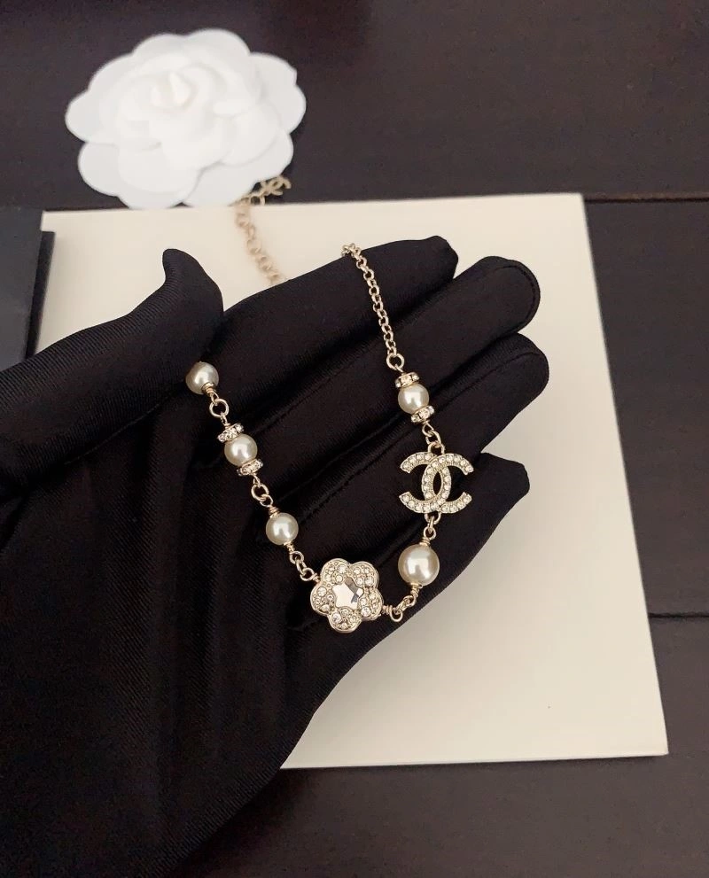 Snug Chanel Necklaces 222111