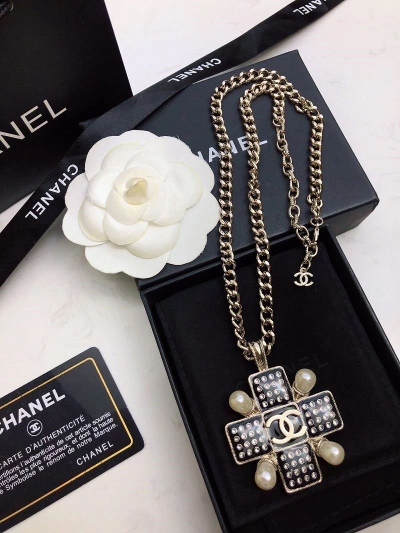 Minimalist Chanel Necklaces 222098
