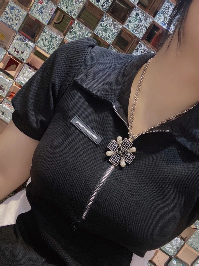 Minimalist Chanel Necklaces 222098