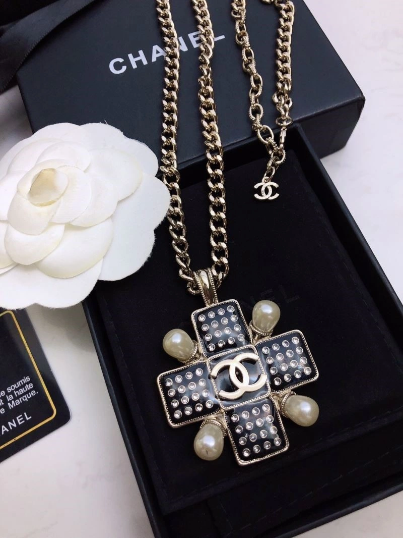 Minimalist Chanel Necklaces 222098