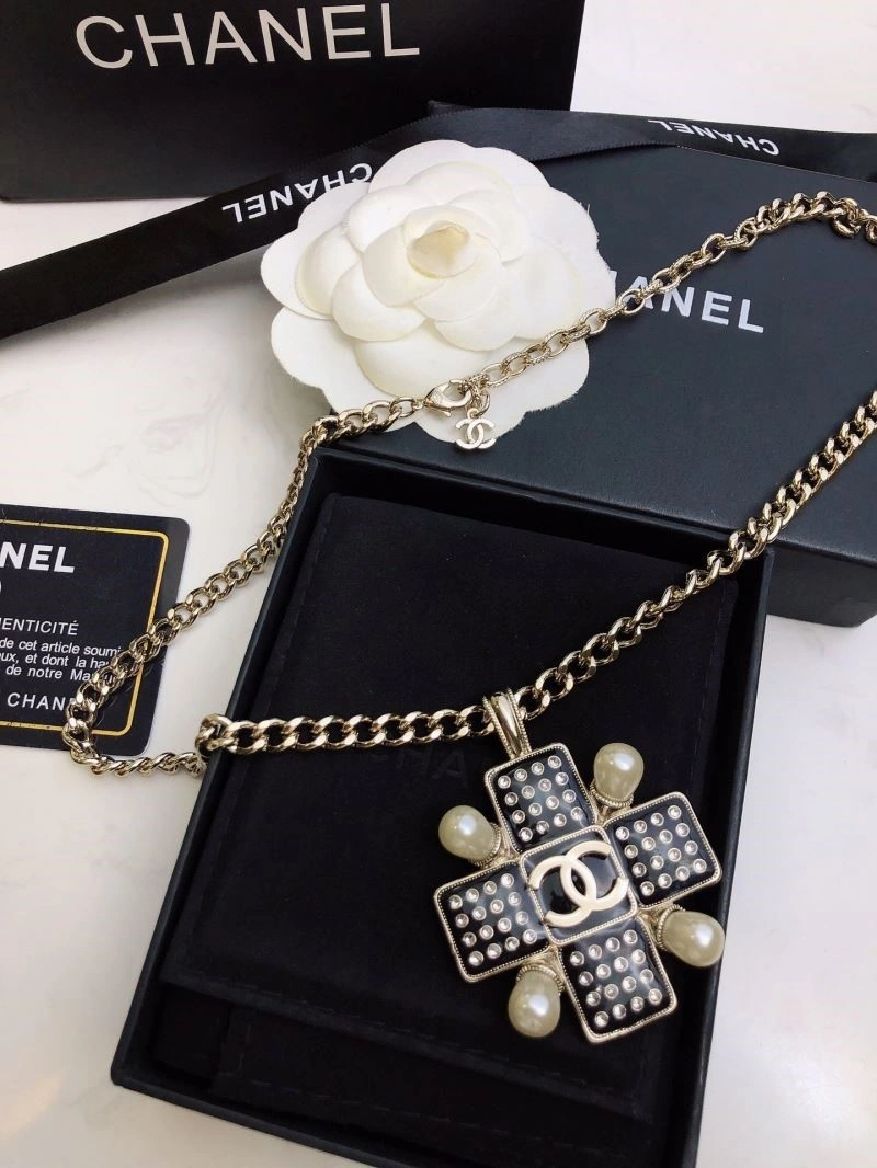 Minimalist Chanel Necklaces 222098