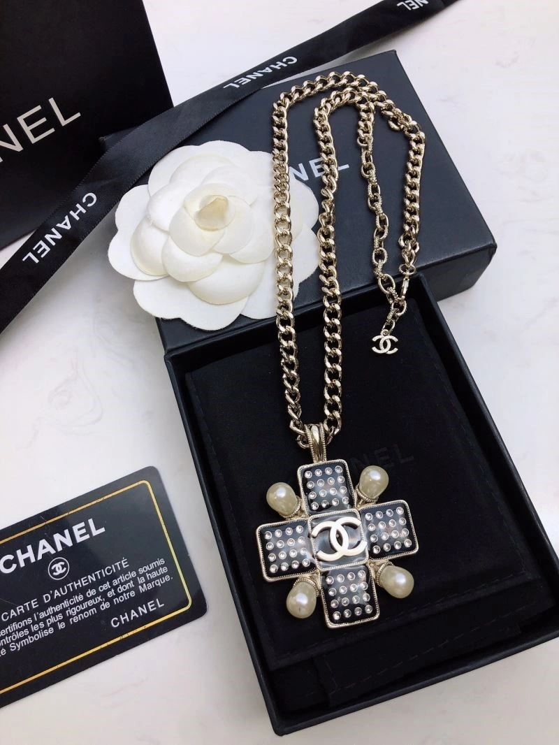 Minimalist Chanel Necklaces 222098