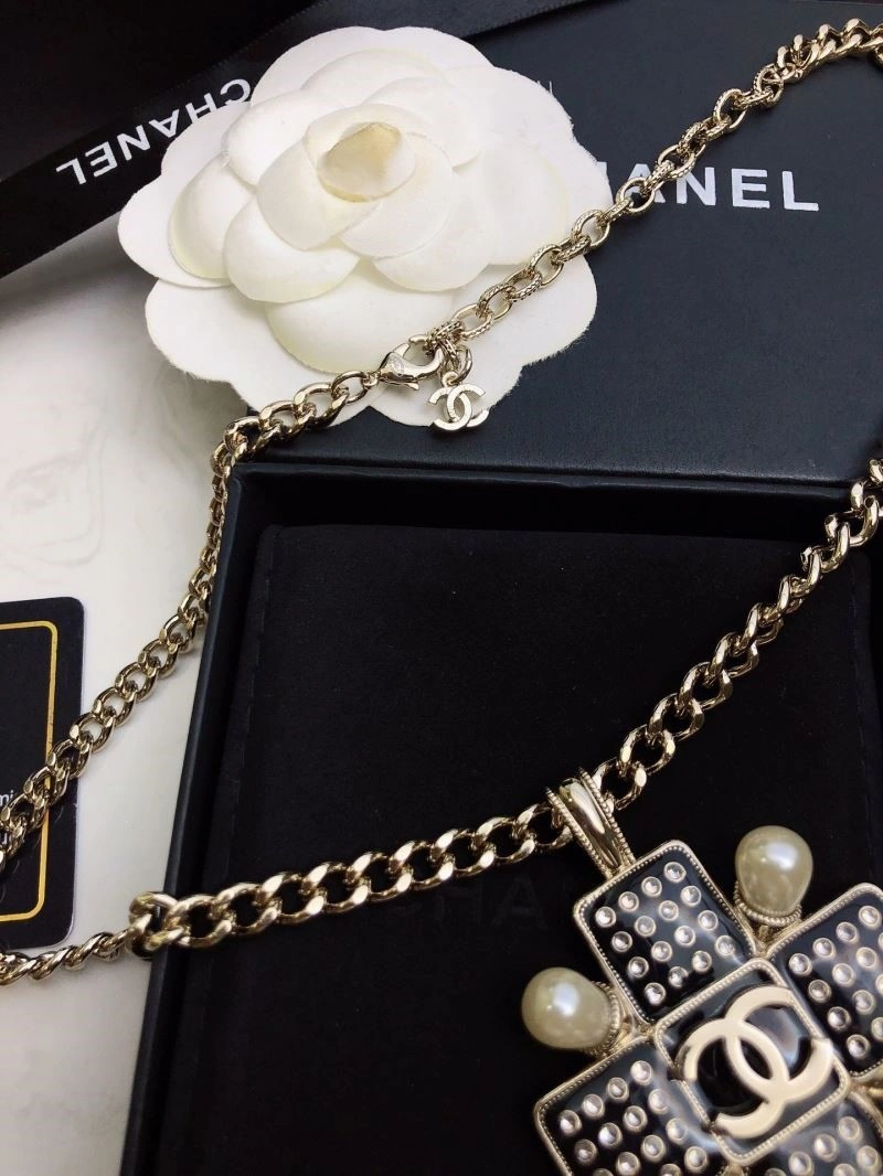 Minimalist Chanel Necklaces 222098
