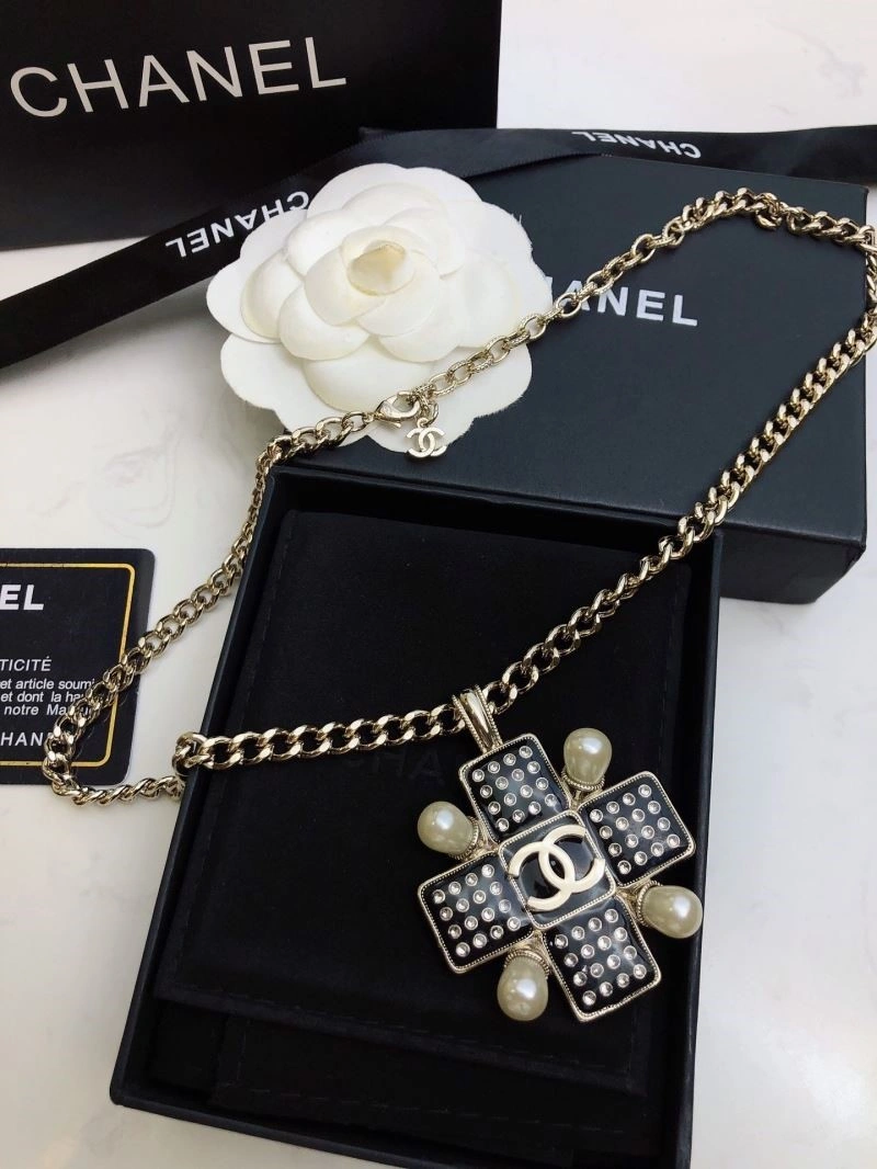 Minimalist Chanel Necklaces 222098