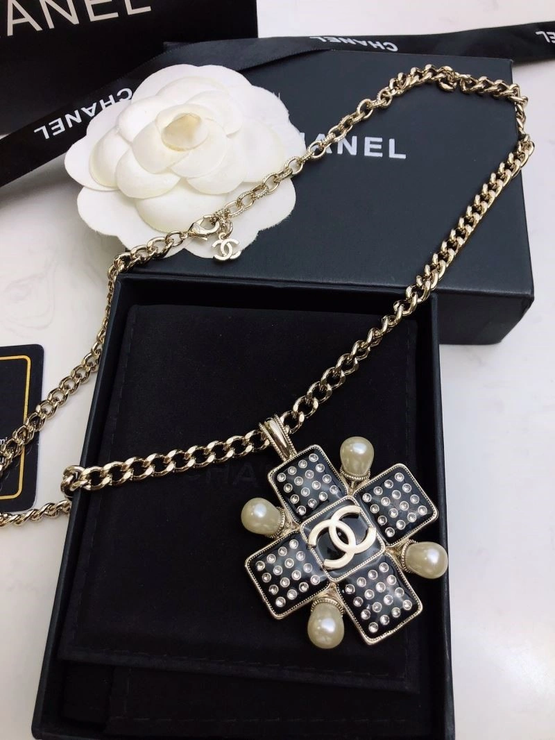 Minimalist Chanel Necklaces 222098