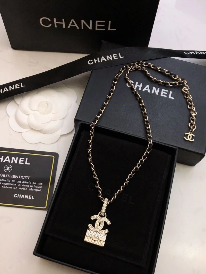 Chanel Necklaces Packable 222105