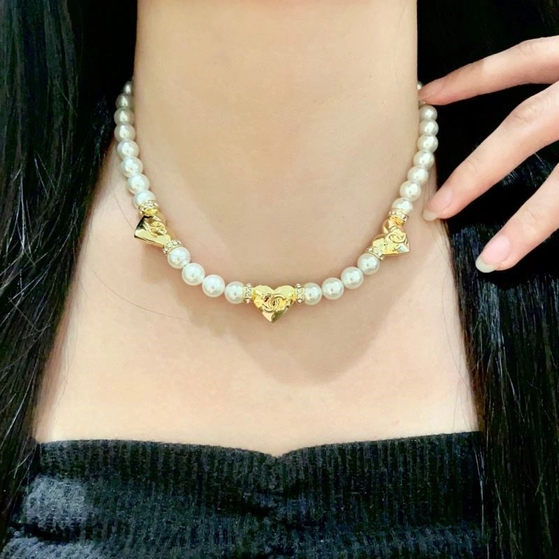 Compact Chanel Necklaces 222100