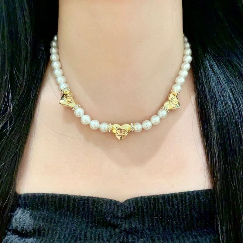 Compact Chanel Necklaces 222100