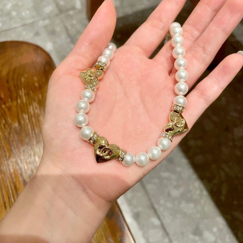 Compact Chanel Necklaces 222100