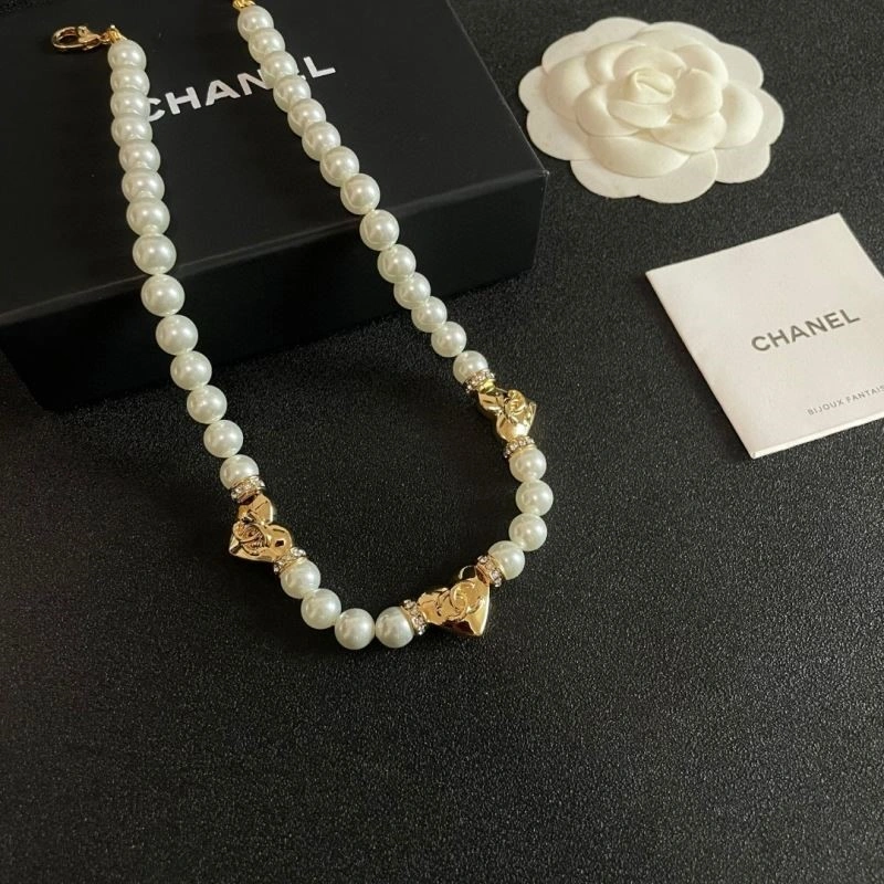 Compact Chanel Necklaces 222100