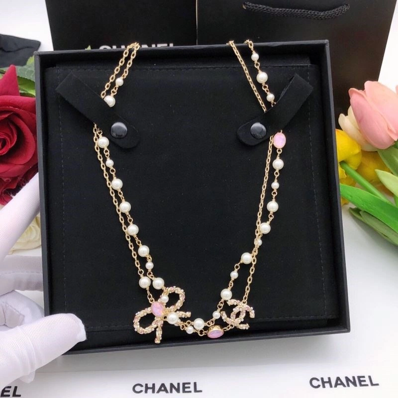 Sophisticated Chanel Necklaces 222095