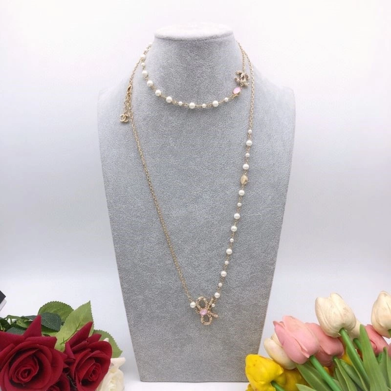 Sophisticated Chanel Necklaces 222095