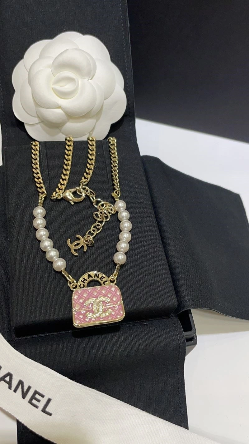 Snug Chanel Necklaces 222120