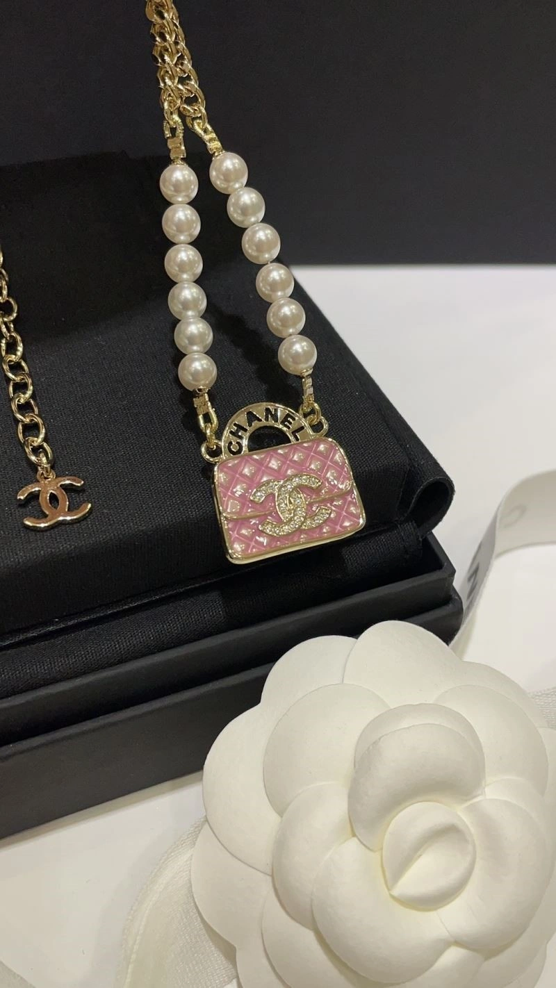 Snug Chanel Necklaces 222120