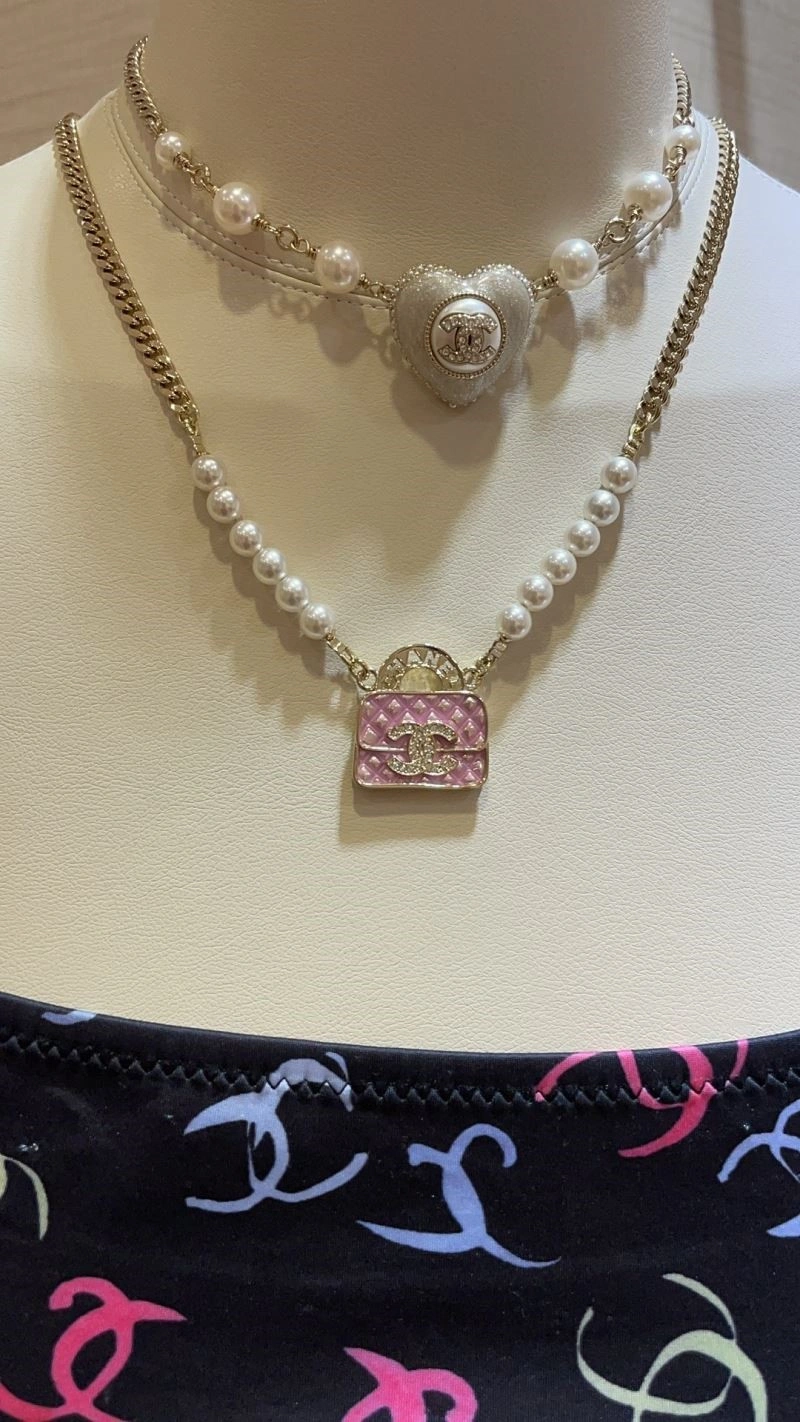 Snug Chanel Necklaces 222120