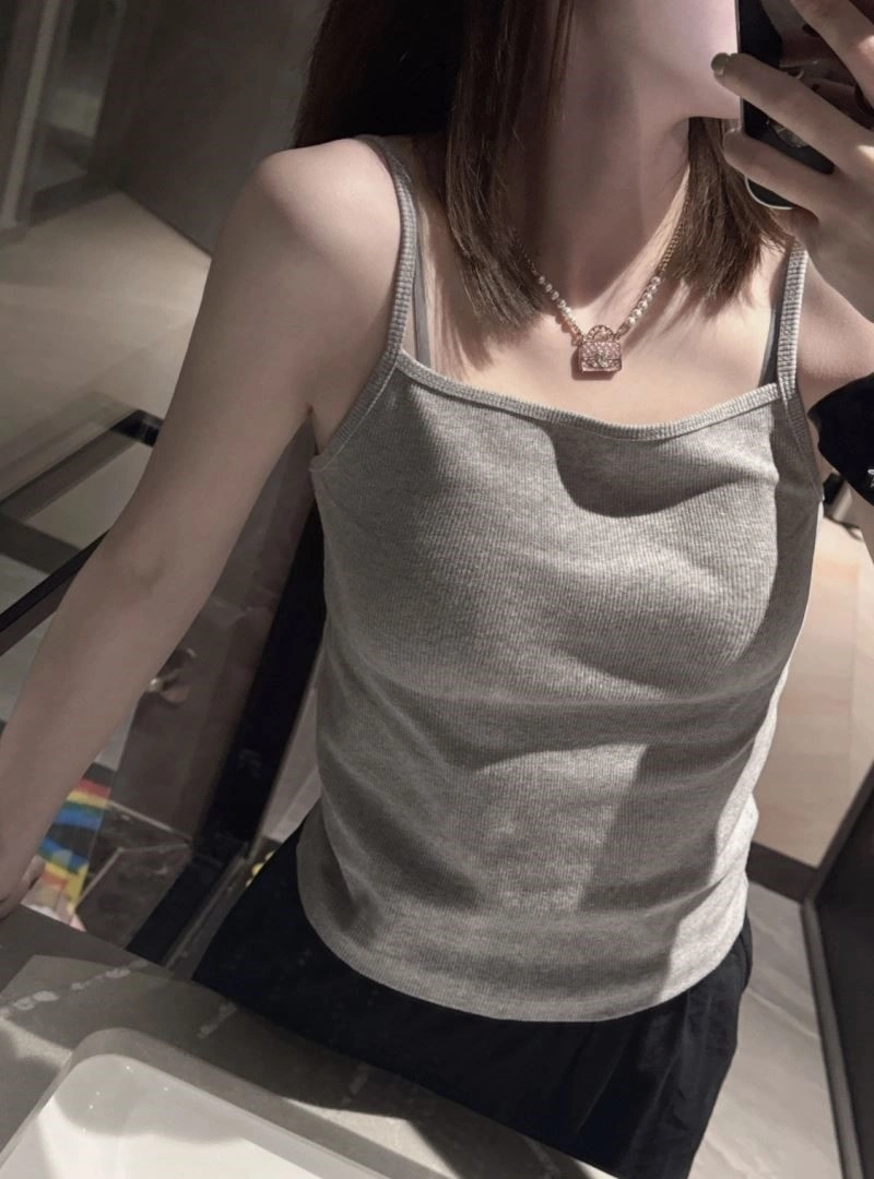 Snug Chanel Necklaces 222120