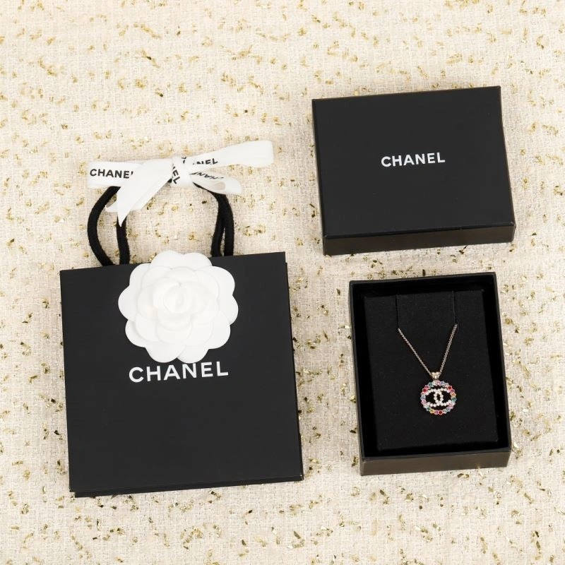 Trendsetting Chanel Necklaces 222080