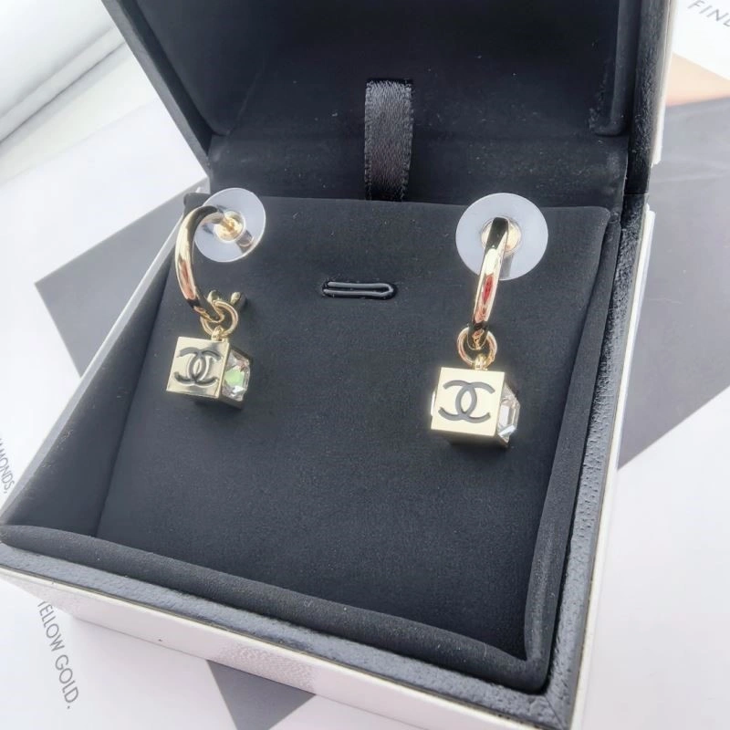 Effortless Chanel Necklaces 222076