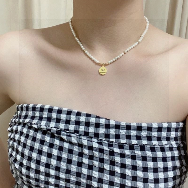 Compact Chanel Necklaces 222043