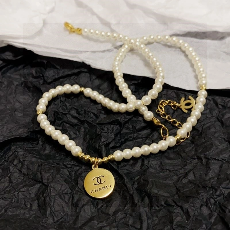 Compact Chanel Necklaces 222043