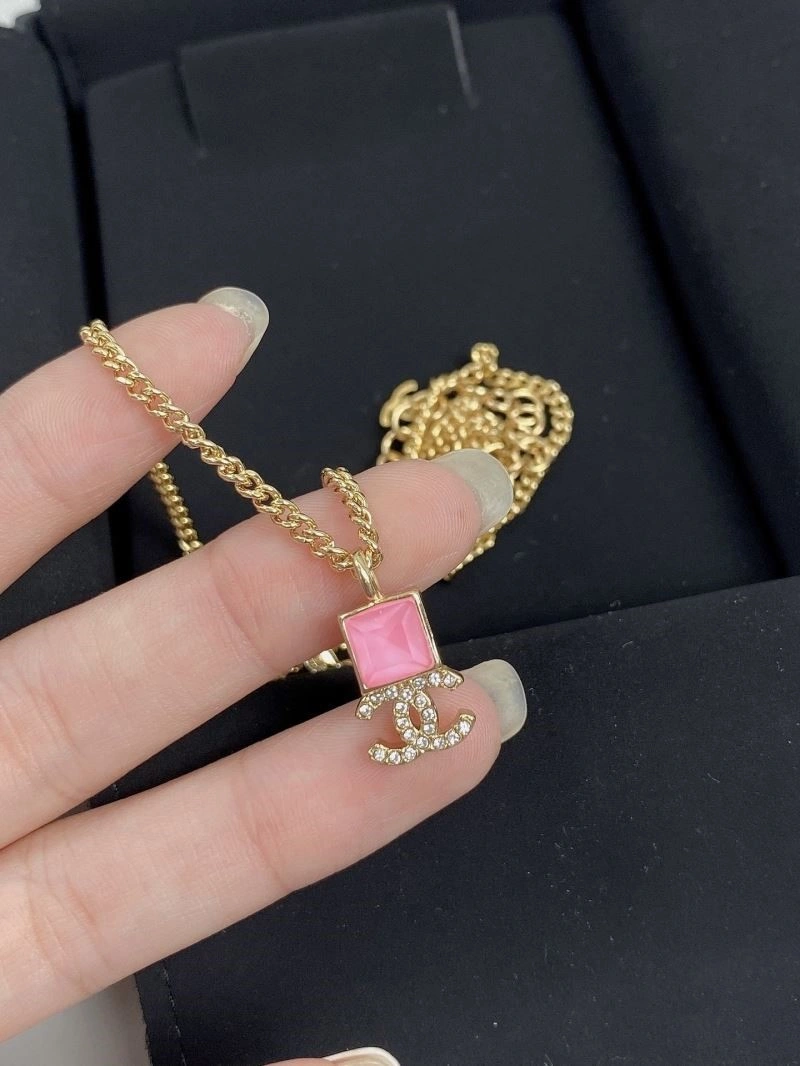 Chanel Necklaces Versatile 220900