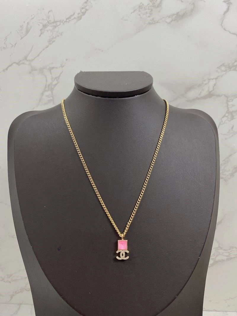 Chanel Necklaces Versatile 220900