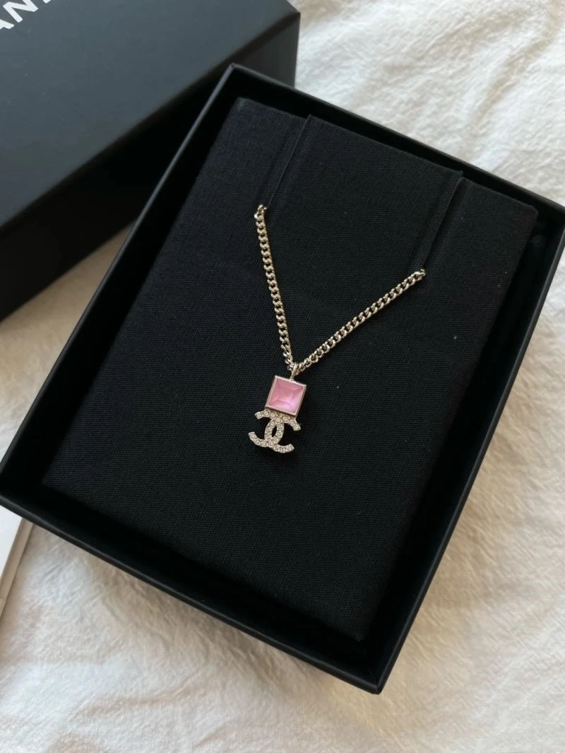 Chanel Necklaces Versatile 220900