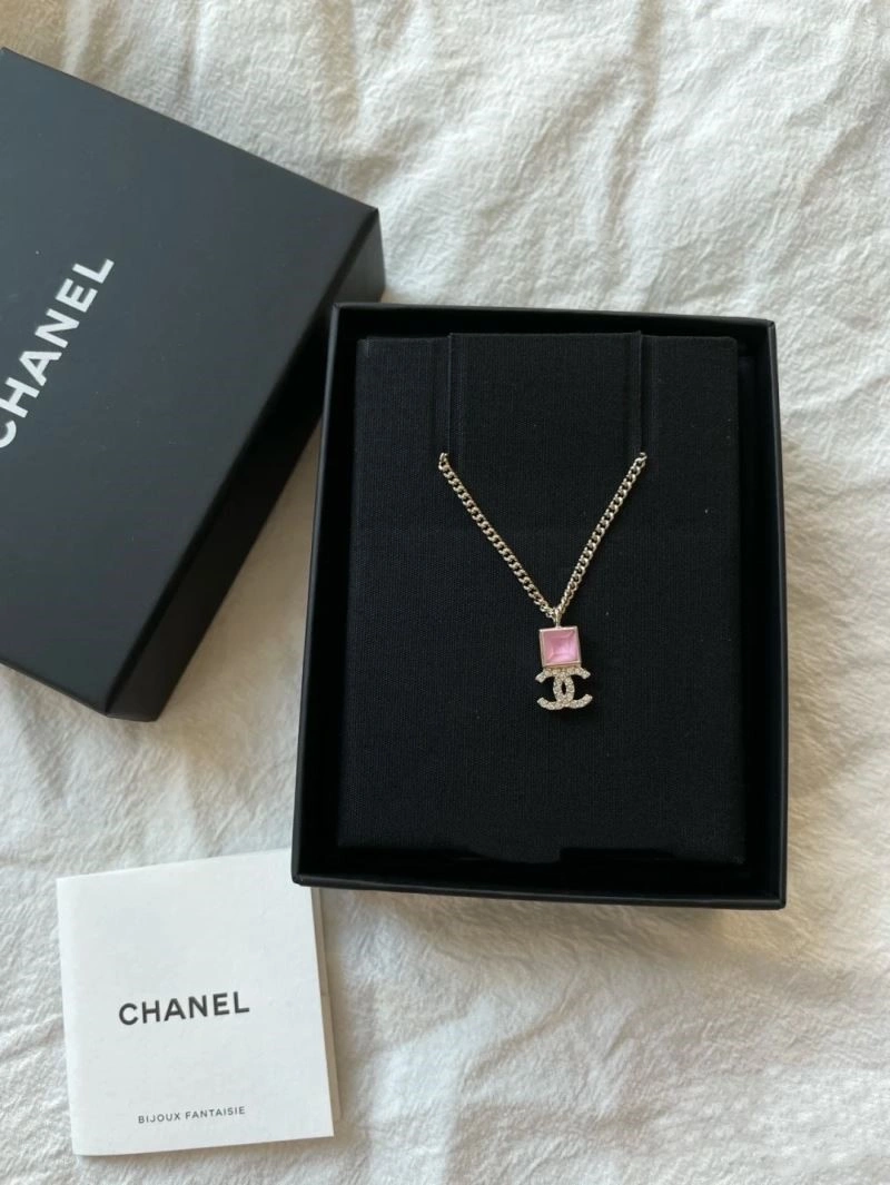 Chanel Necklaces Versatile 220900