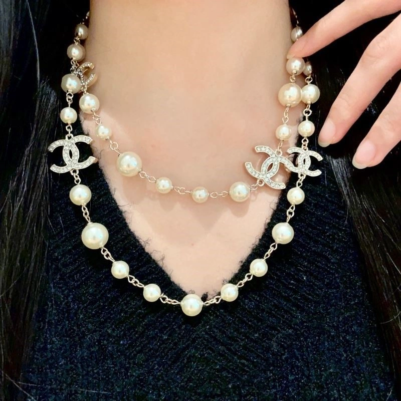 Minimalist Chanel Necklaces 220950