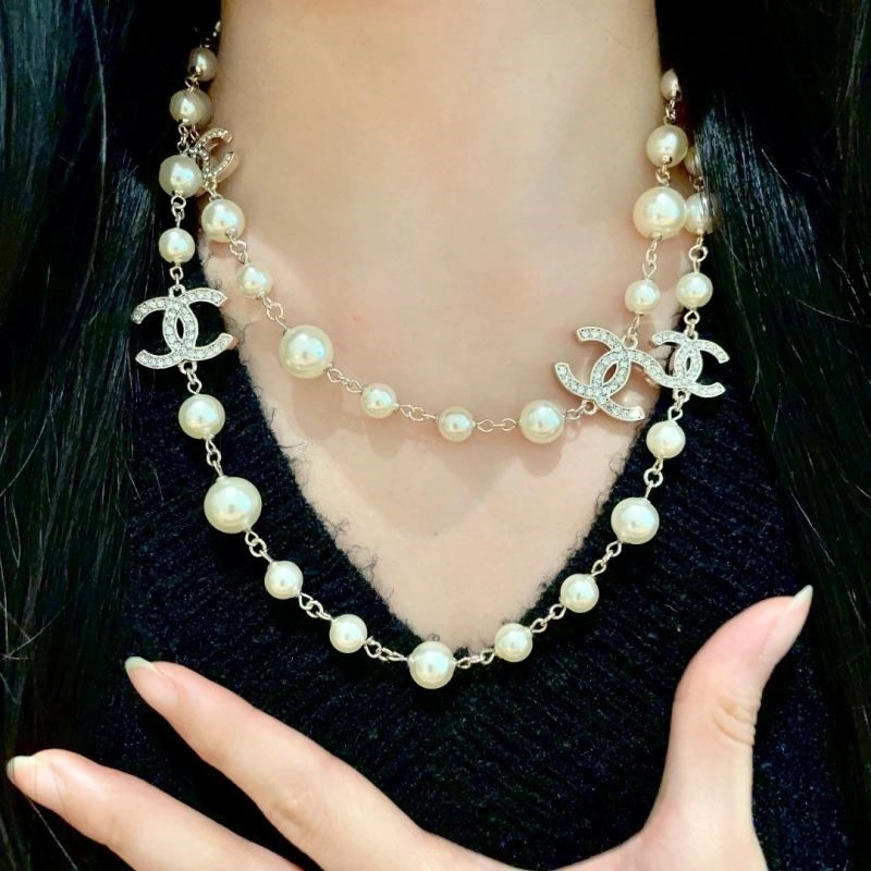 Minimalist Chanel Necklaces 220950