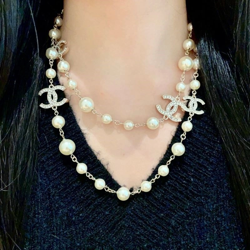 Minimalist Chanel Necklaces 220950
