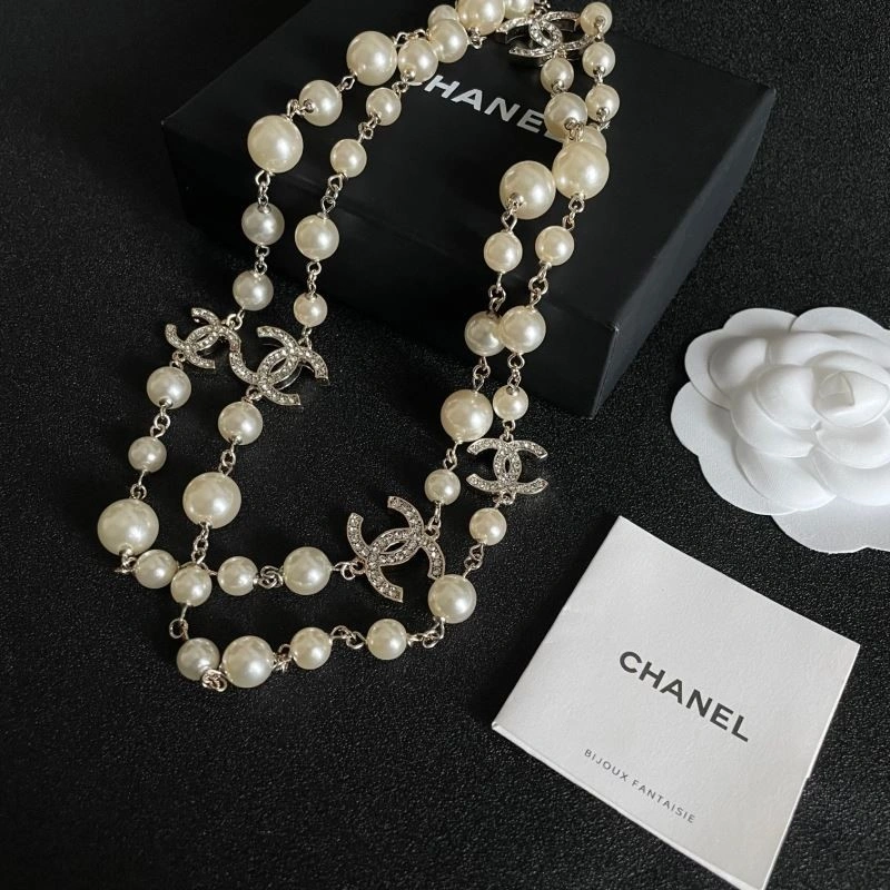 Minimalist Chanel Necklaces 220950