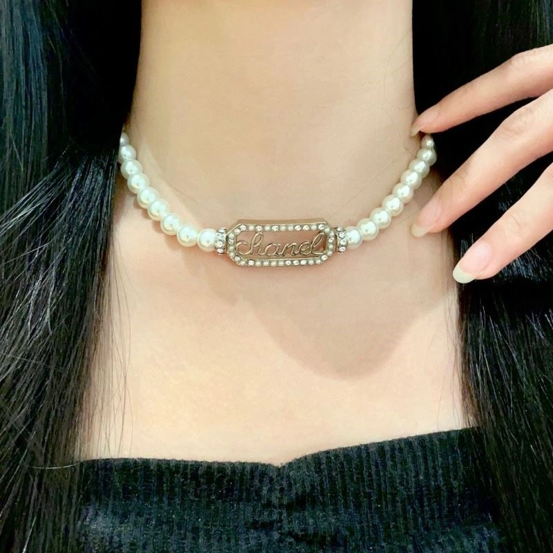Compact Chanel Necklaces 220879